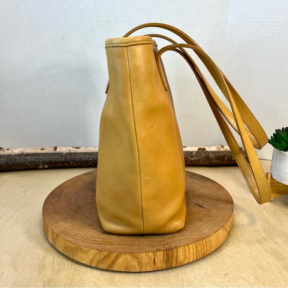 Vintage Coach 9077 Leather Tote – Camel / British Tan - Picture 9 of 16